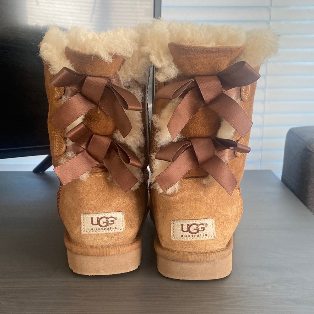Bailey Bow Uggs Tan
